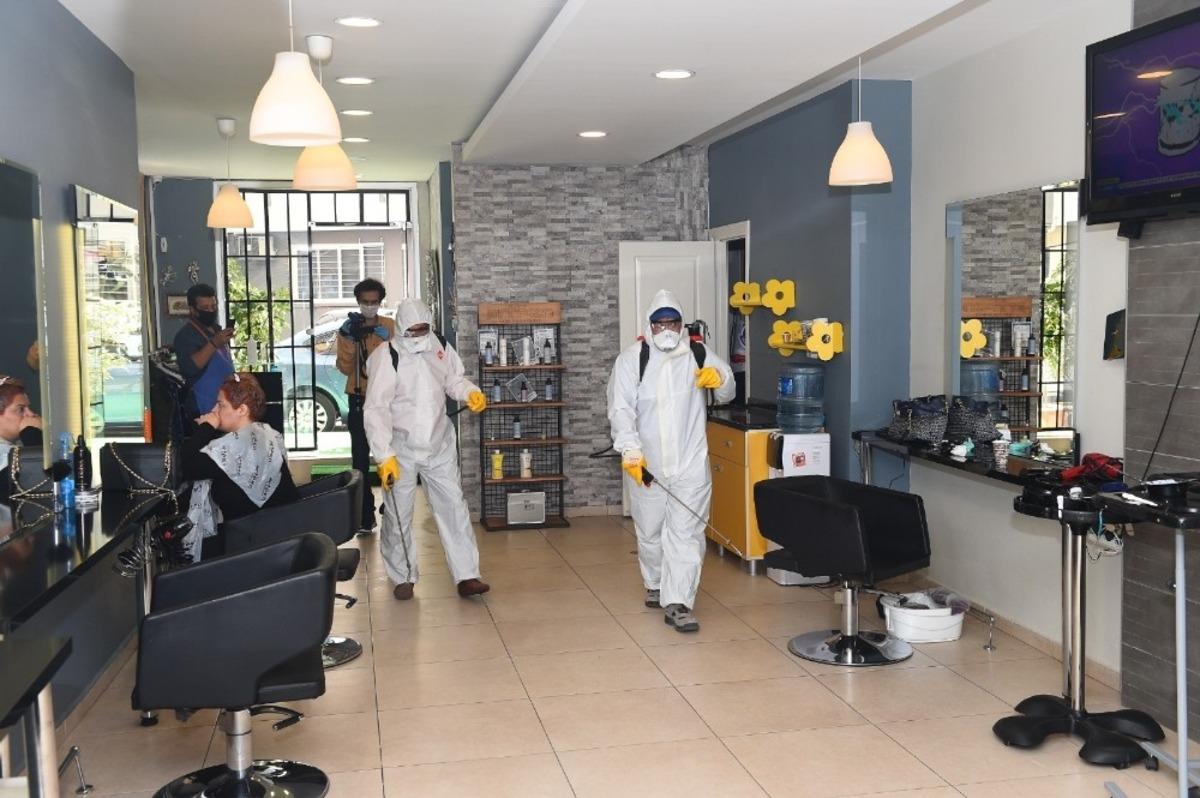 Berber ve kuaf&ouml;rler dezenfekte ediliyor