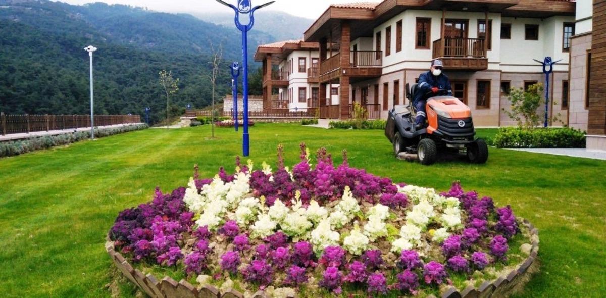 Yunusemre&rsquo;nin parklarında d&uuml;zenleme &ccedil;alışmaları devam ediyor