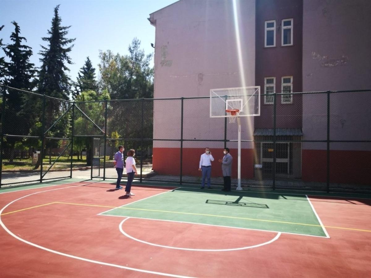 Adana&rsquo;da 16 okula spor sahası yaptırıldı