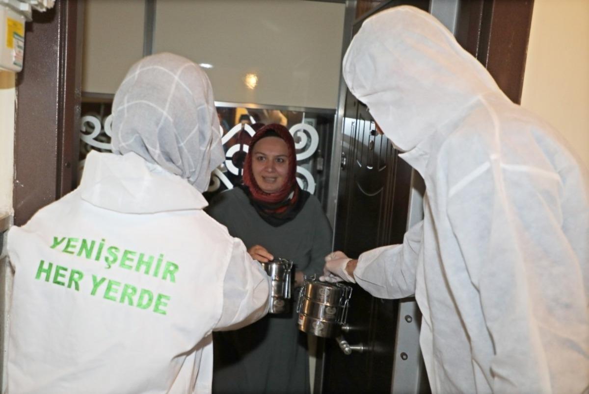 Yemekler komşular i&ccedil;in pişecek