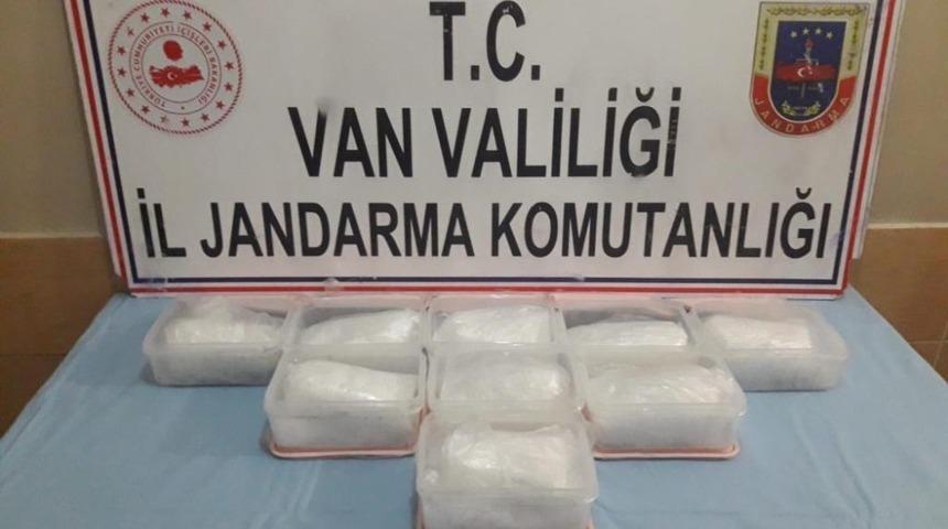 Başkale&rsquo;de 9 kilogram metamfetamin ele ge&ccedil;irildi
