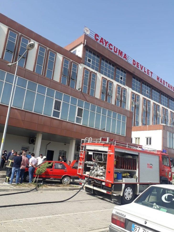 2 araçtan dumanlar çıktı, sürücüler korku dolu anlar yaşadı G3