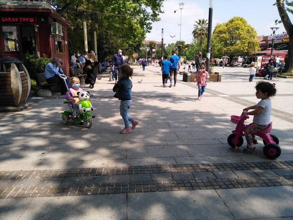 14 yaş altı &ccedil;ocuklar uzun bir aradan sonra sokağa &ccedil;ıktı