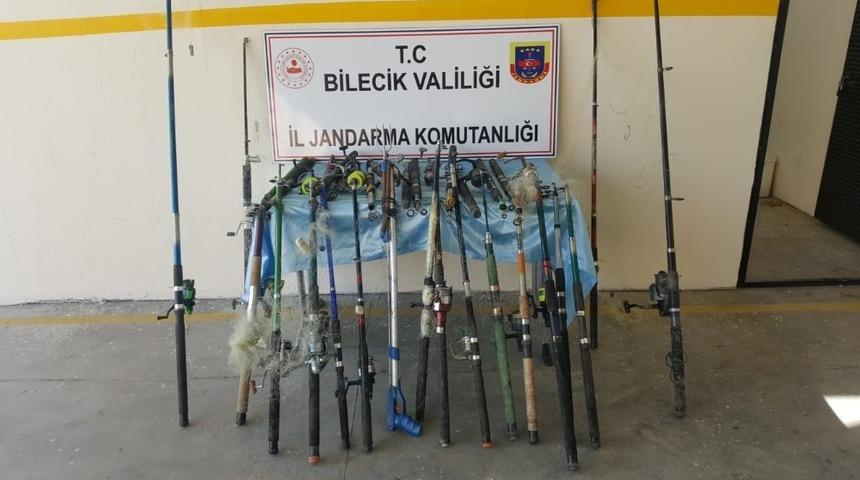 Ka&ccedil;ak balık avlayanlara su&ccedil;&uuml;st&uuml;