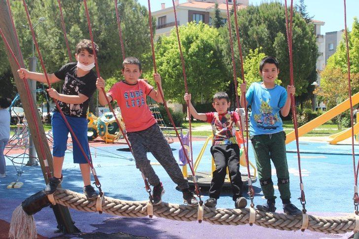 Menteşe’de çocuklar parklara akın etti G2