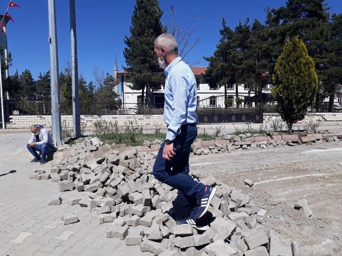 Devrekani&rsquo;de zarar g&ouml;ren kilit parkeler onarılıyor