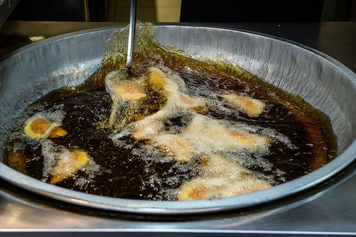 İftar sofralarının vazge&ccedil;ilmez tatlısı: Yassı kadayıf tarifi