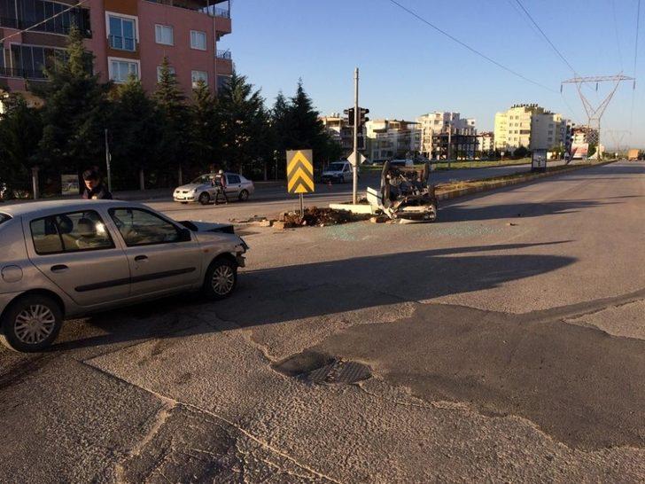 Adıyaman’da iki otomobil çarpıştı, 2 yaralı G2