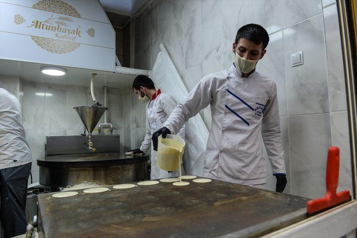 İftar sofralarının vazgeçilmez tatlısı: Yassı kadayıf tarifi G4