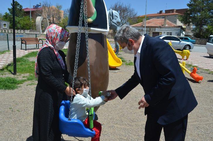 Parklara akın eden çocukları Başkan Özkan Altun karşıladı G2