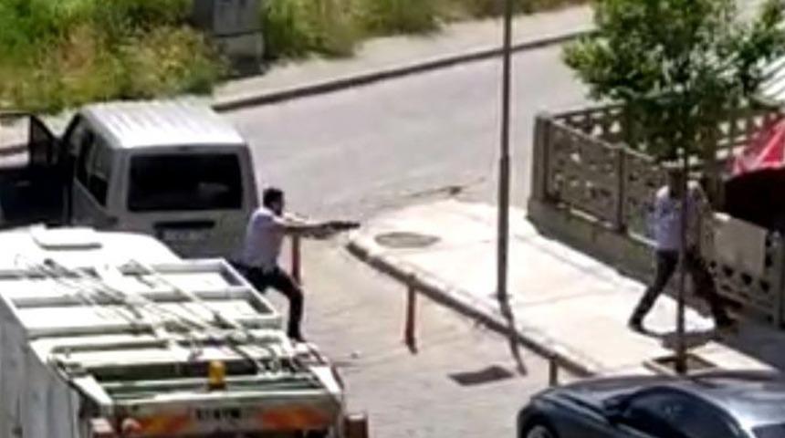 Salihli'de yol ortasında silahlı saldırı düzenleyen şahıs tutuklandı!