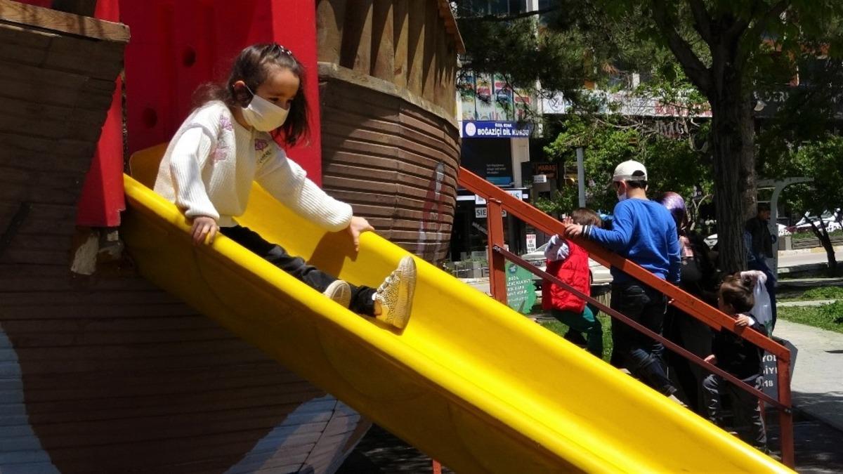 Van &ccedil;ocuklarla cıvıl cıvıl