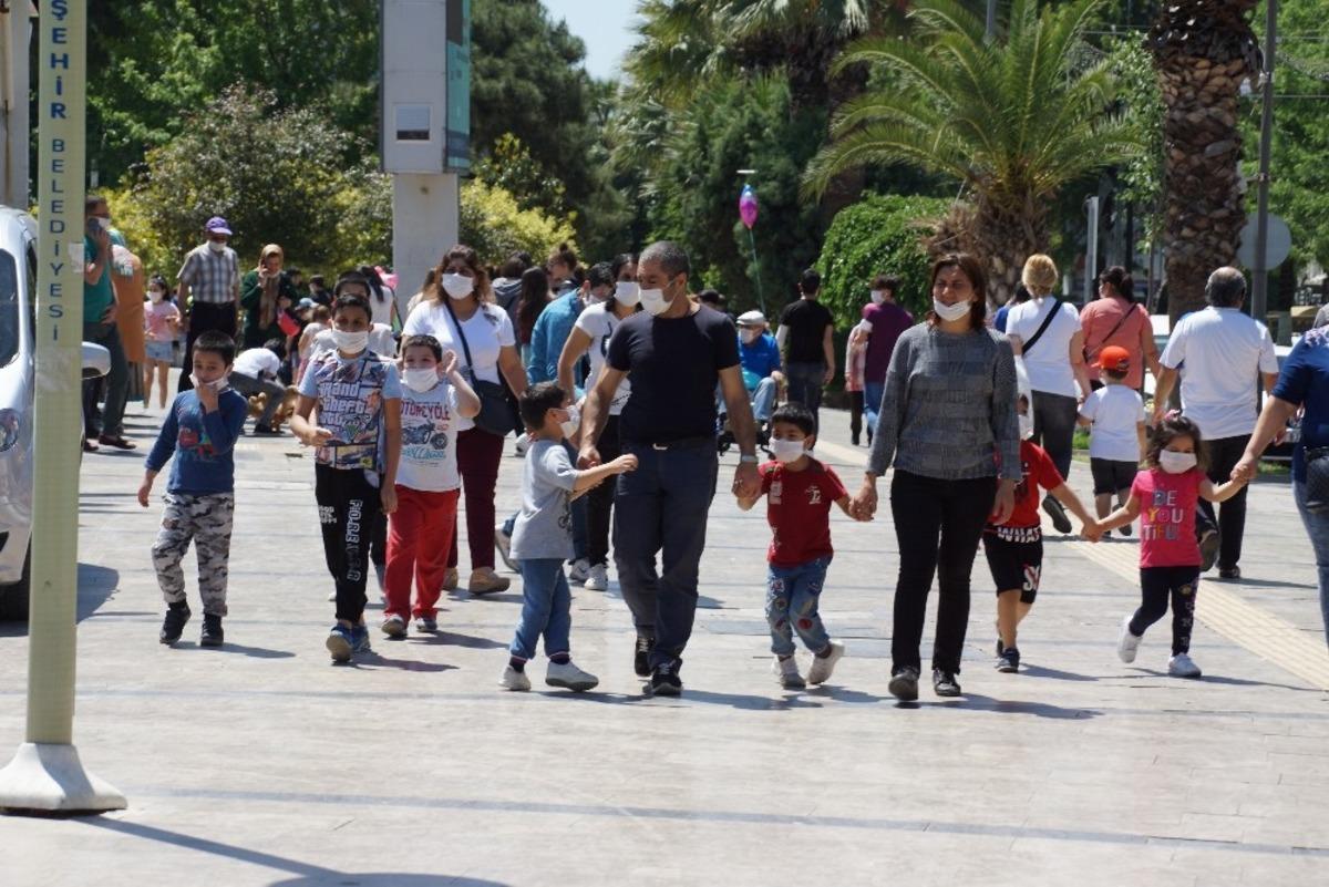 Aydın sokaklarını &ccedil;ocuklar doldurdu