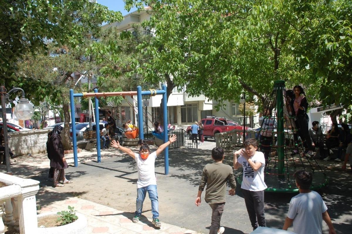 &Ccedil;ocukların sokağa &ccedil;ıkma sevinci