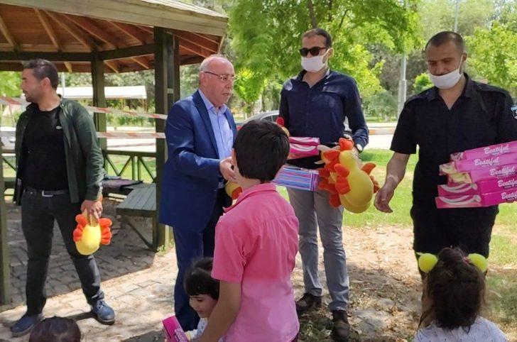 Sokağa çıkan çocuklar çifte mutluluk yaşadı G3