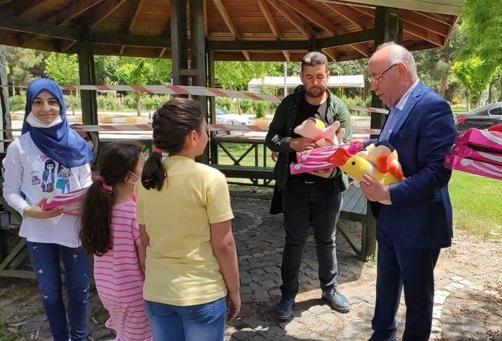 Sokağa çıkan çocuklar çifte mutluluk yaşadı G4