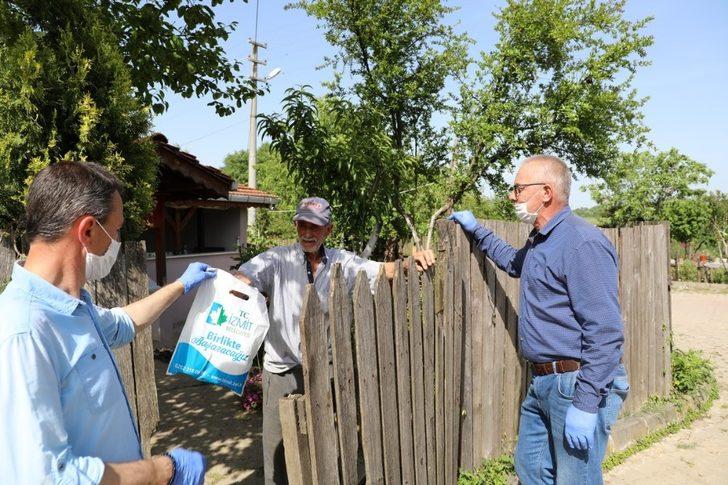 İzmit Belediyesi’nden köy sakinlerine ücretsiz maske ve hijyen seti G1