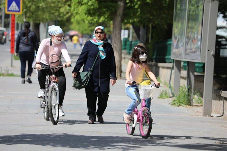 Erzincan parkları 39 gün sonra çocuk sesleriyle şenlendi G3