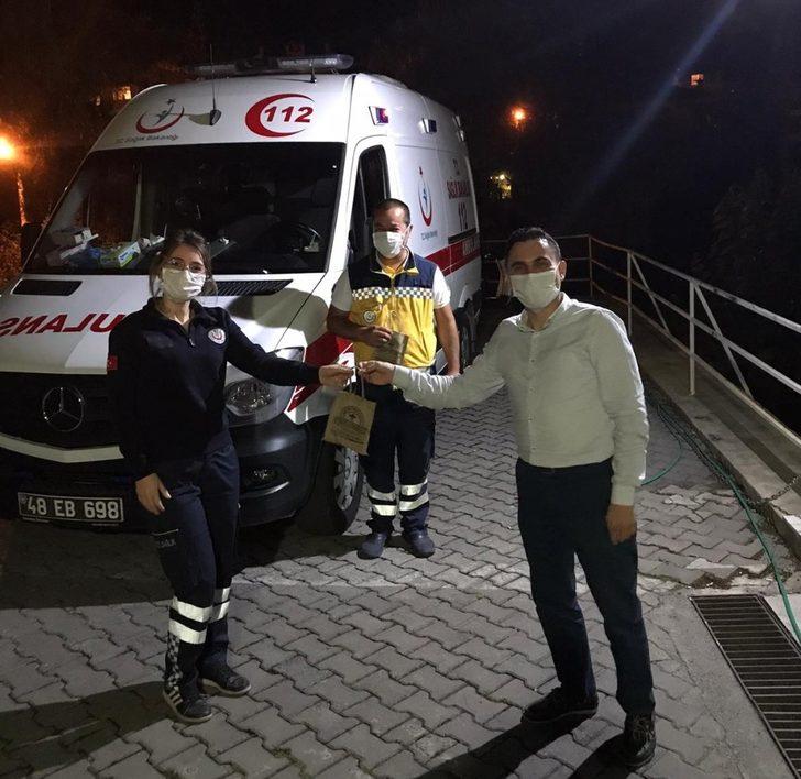 AK Parti Marmaris İlçe Başkanından gece nöbet tutan beyaz meleklere anlamlı ziyaret G3