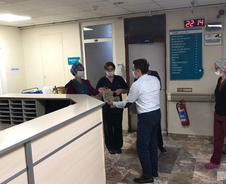 AK Parti Marmaris İlçe Başkanından gece nöbet tutan beyaz meleklere anlamlı ziyaret G4