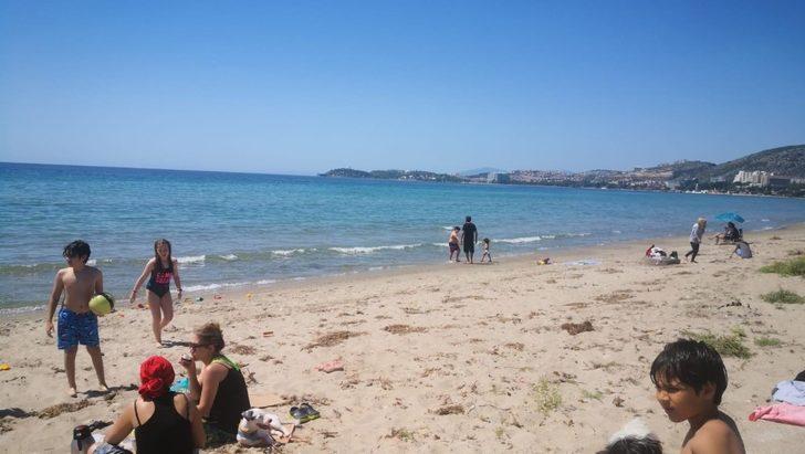 40 gün sonra sokağa çıkan çocuklar, Kuşadası’nda plajlara koştu G4