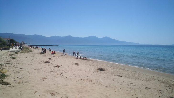 40 gün sonra sokağa çıkan çocuklar, Kuşadası’nda plajlara koştu G5