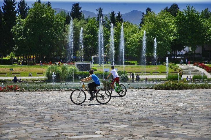 Denizli’nin parklarında renkli görüntüler ortaya çıktı G4