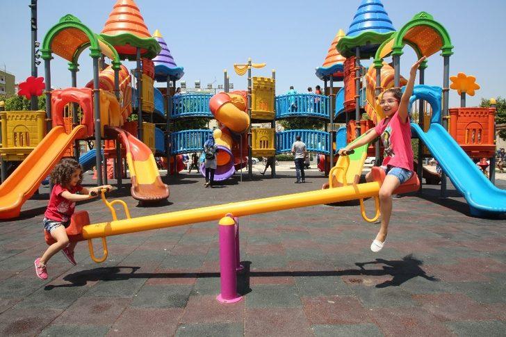Başkan Gültak, parklara akın eden çocuklarla buluştu G5