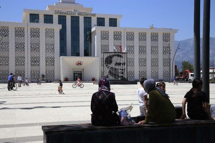 Döşemealtı’nda çocuklar park ve meydanlara koştu G3