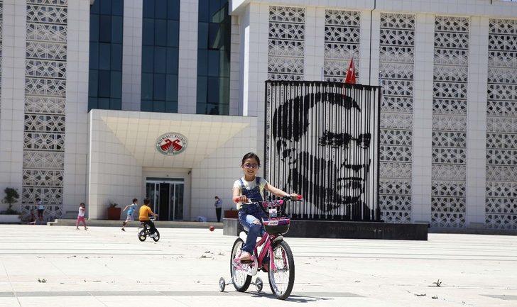 Döşemealtı’nda çocuklar park ve meydanlara koştu G4