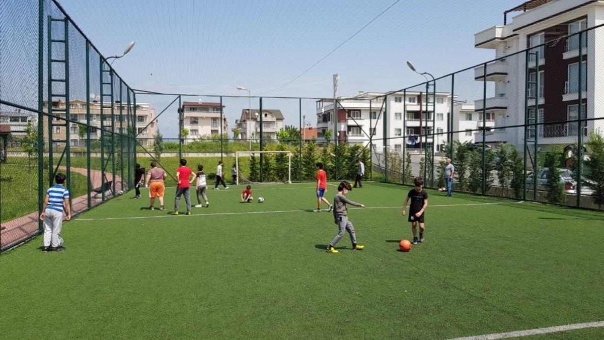 Sokağa &ccedil;ıkan &ccedil;ocuklar Başiskele&rsquo;yi şenlendirdi