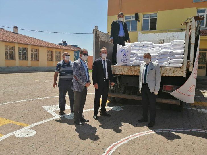 Milli Eğitim Müdürlüğü Tomarza’da 200 çuval un dağıttı G2