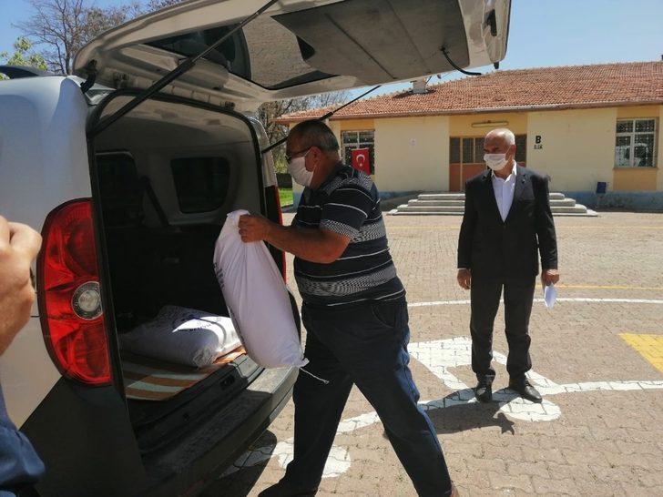 Milli Eğitim Müdürlüğü Tomarza’da 200 çuval un dağıttı G4