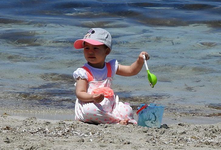 Ünlü tatil merkezinde plajlar tıklım tıklım doldu G4