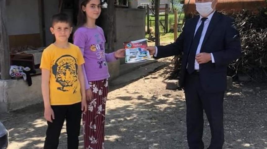 M&uuml;d&uuml;rden &ouml;ğrencilere deneme test kitabı