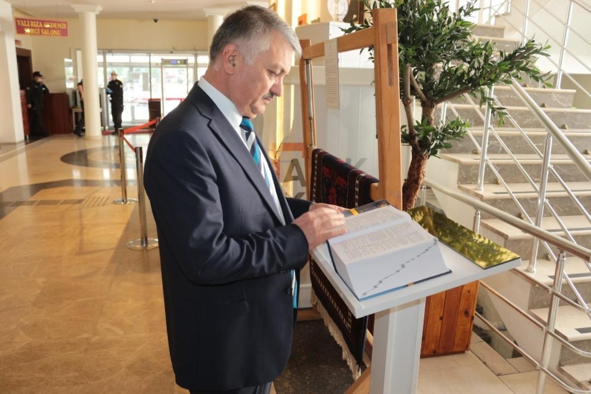 Vali Ersin Yazıcı T&uuml;rk&ccedil;e&rsquo;ye sahip &ccedil;ıkmaya davet etti