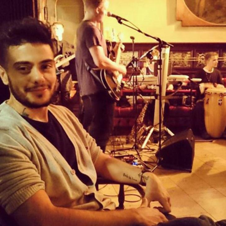 Genç kızlar, Rüzgar Erkoçlar'a rahat vermiyor G3