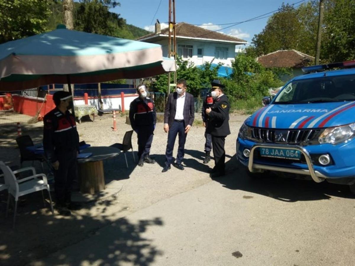 Kaymakam &Uuml;rkmezer kontrol noktalarını denetledi