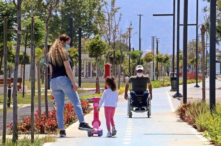 Sahile inemeyince fotoğraf çekmekle yetindiler G4