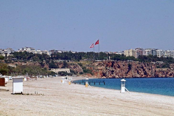 Sahile inemeyince fotoğraf çekmekle yetindiler G5