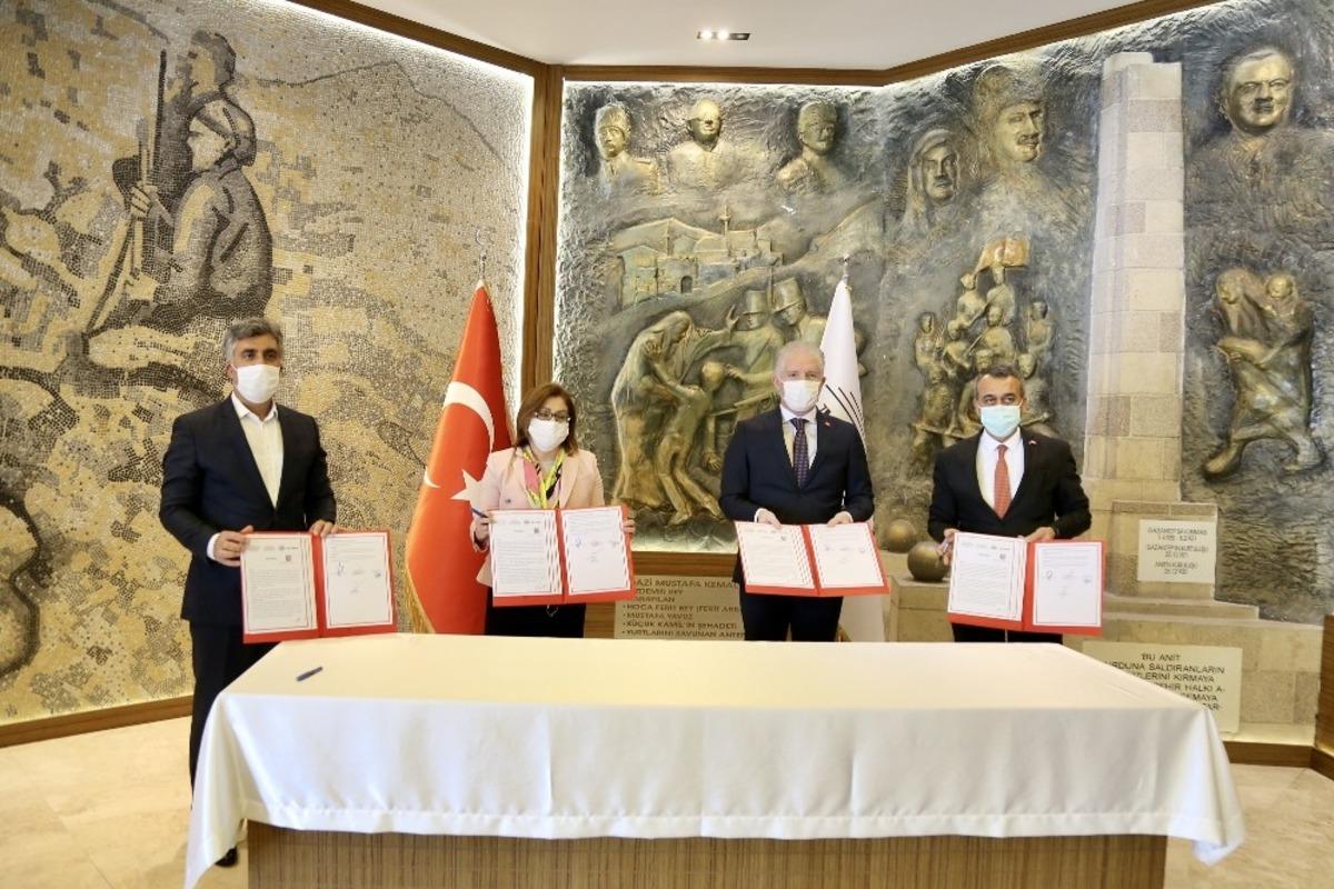 15 g&uuml;nde 15 milyon maske &uuml;retilecek