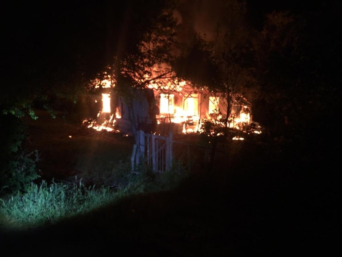 Tek katlı ahşap bina alevlere teslim oldu