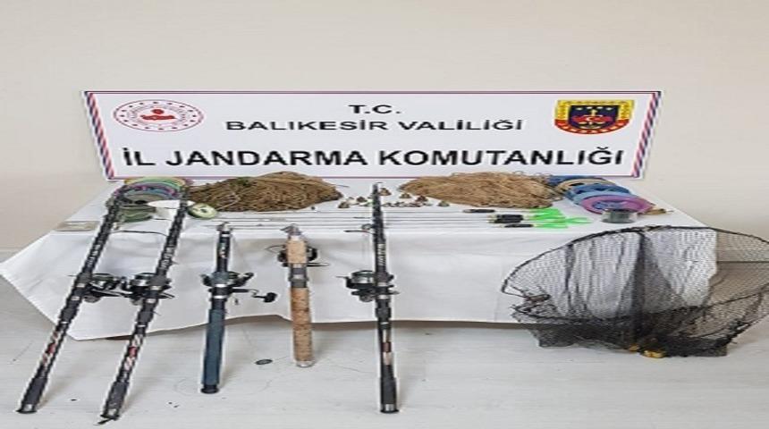 Çaygören çayında kaçak balık yakalayanlara para cezası verildi