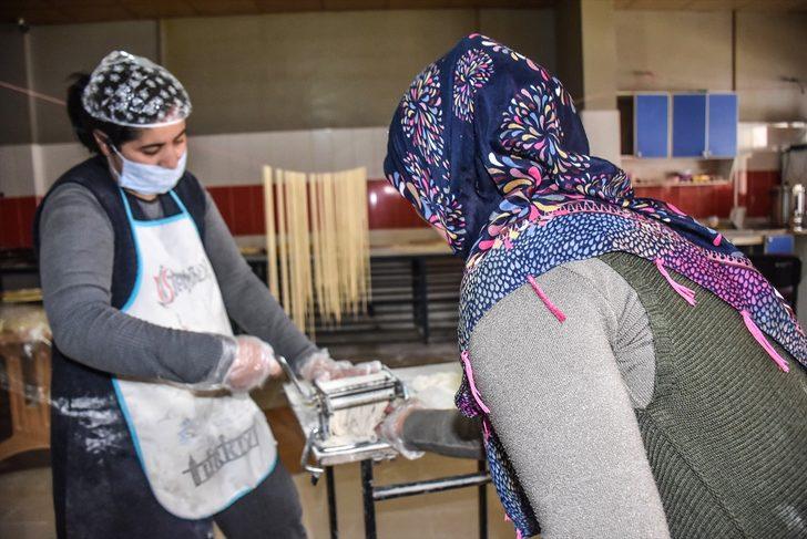 Ramazanda yoğun ilgi gören asırlık lezzet erişte sofralara kargoyla ulaştırılıyor G4