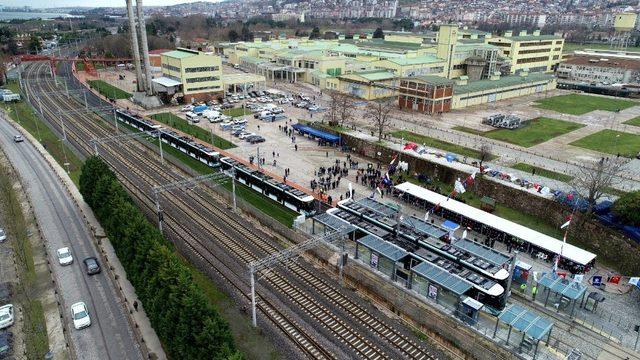 Tramvay hattına ulaşımı sağlayacak üst geçitler için ihale yapıldı