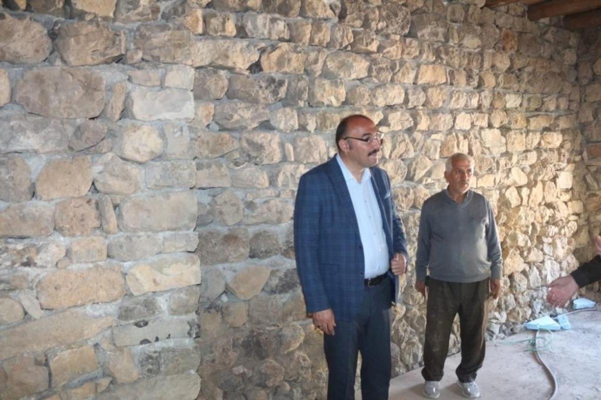 400 yıllık evlerde restorasyon &ccedil;alışması