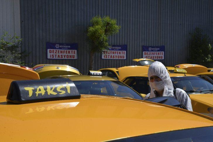 Taksiler dezenfekte istasyonundan geçti G4