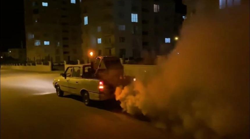 Kahta Belediye ekipleri ila&ccedil;lama &ccedil;alışmalarını s&uuml;rd&uuml;r&uuml;yor