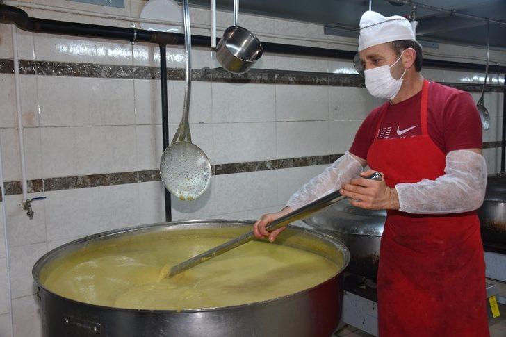 Şehzadeler’de her gün 700 aileye sıcak yemek G2