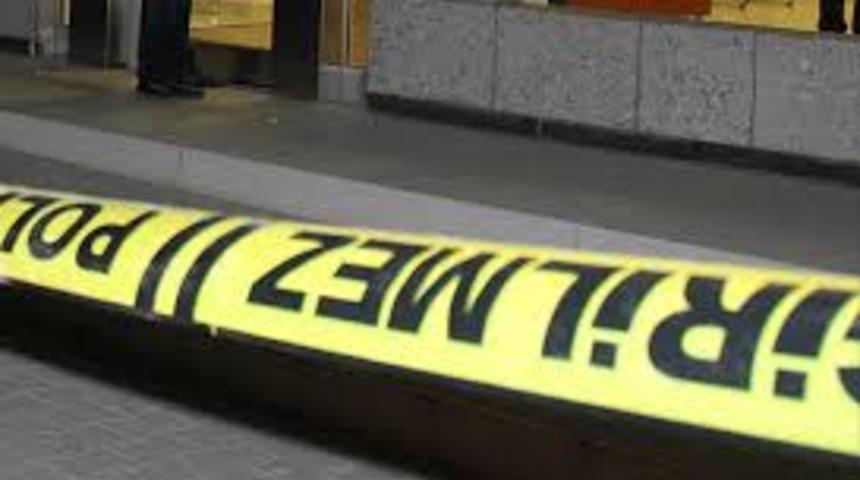 İzmir'de maskeli soyguncu kuyumcudan altın &ccedil;alarak ka&ccedil;tı